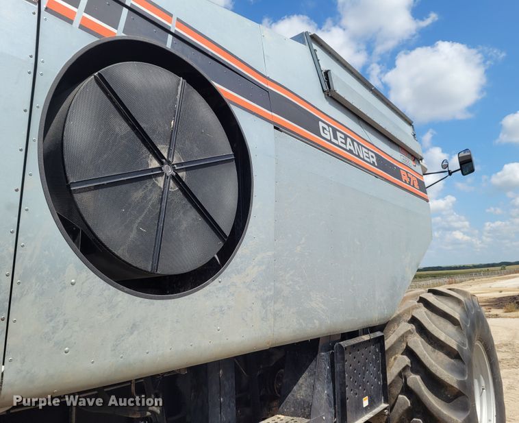 image for item DG3519 1997 Gleaner R72  RWA combine