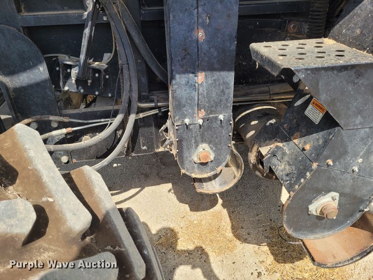 image for item DG3519 1997 Gleaner R72  RWA combine