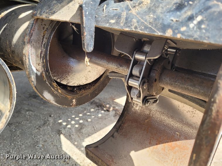 image for item DG3519 1997 Gleaner R72  RWA combine