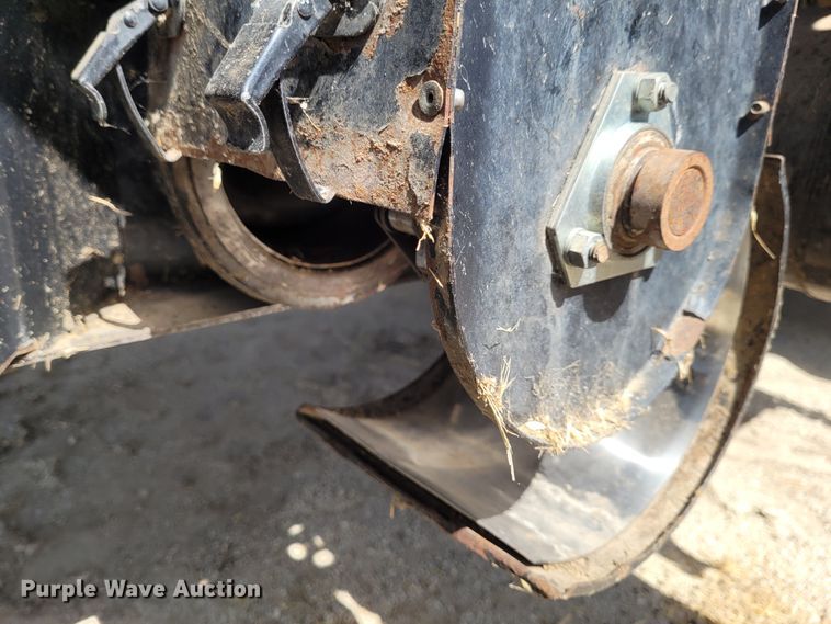 image for item DG3519 1997 Gleaner R72  RWA combine