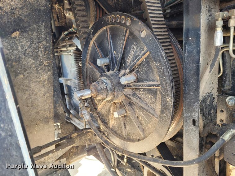 image for item DG3519 1997 Gleaner R72  RWA combine