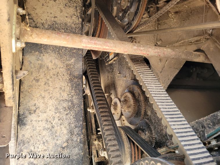 image for item DG3519 1997 Gleaner R72  RWA combine