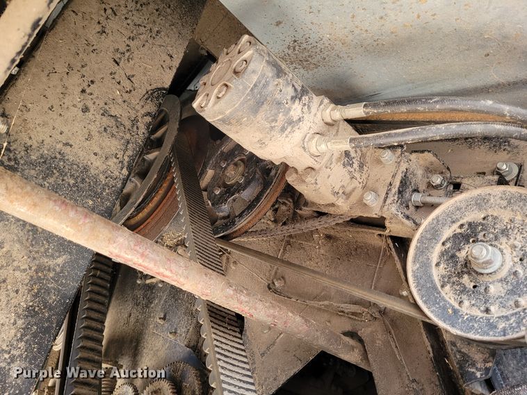 image for item DG3519 1997 Gleaner R72  RWA combine