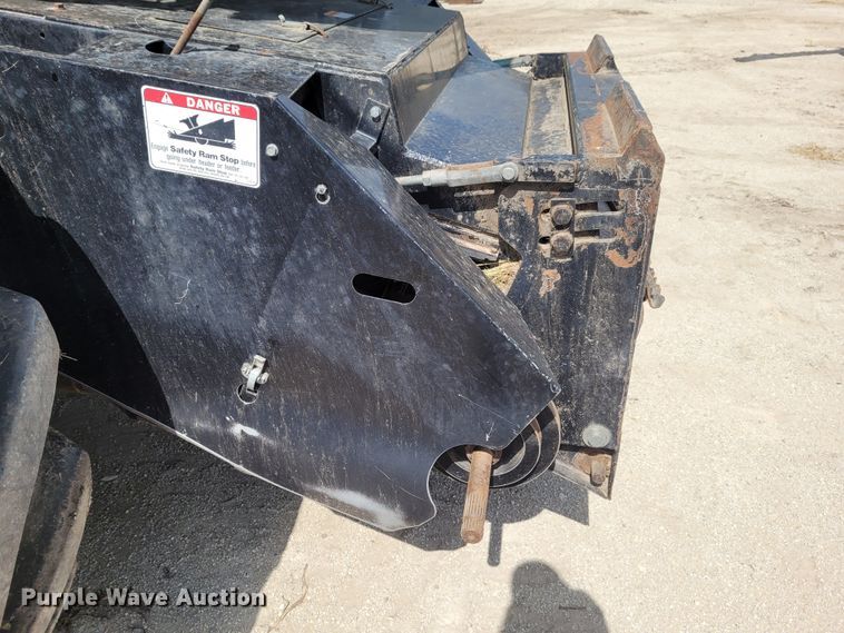 image for item DG3519 1997 Gleaner R72  RWA combine