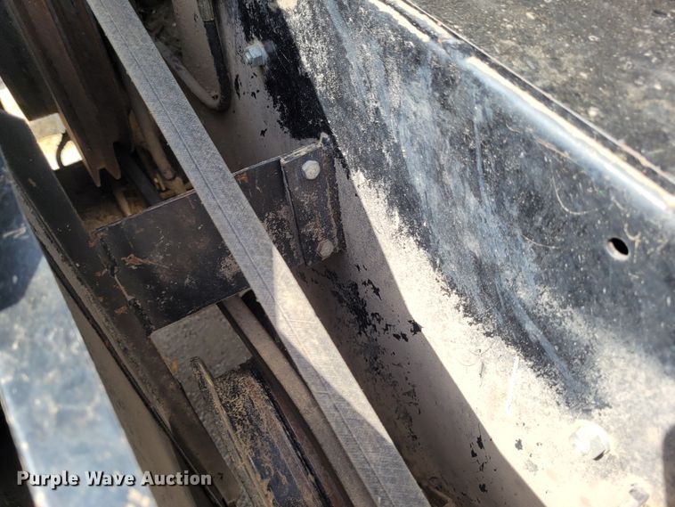 image for item DG3519 1997 Gleaner R72  RWA combine