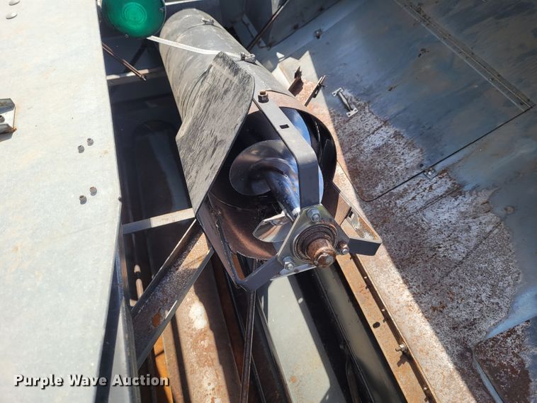 image for item DG3519 1997 Gleaner R72  RWA combine