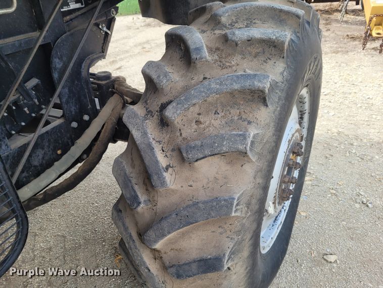 image for item DG3519 1997 Gleaner R72  RWA combine