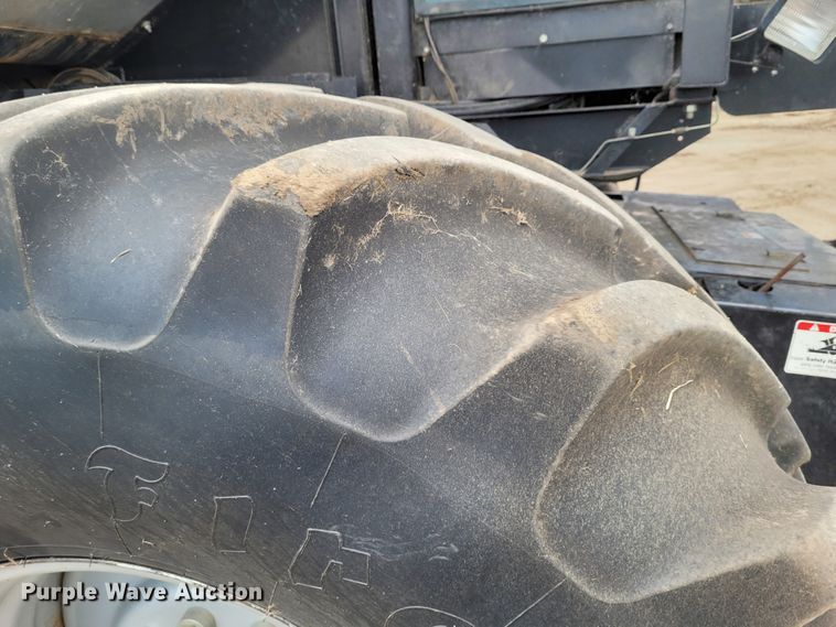 image for item DG3519 1997 Gleaner R72  RWA combine