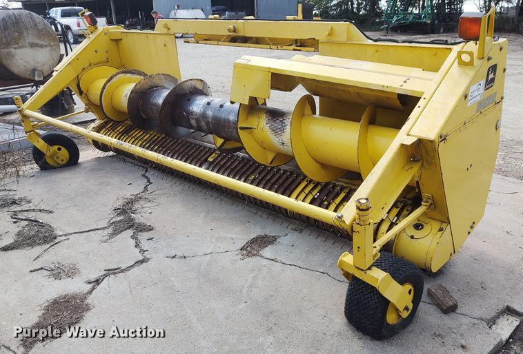 image for item DG3520 2001 John Deere 640A  pickup head
