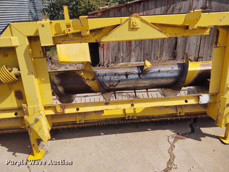image for item DG3520 2001 John Deere 640A  pickup head