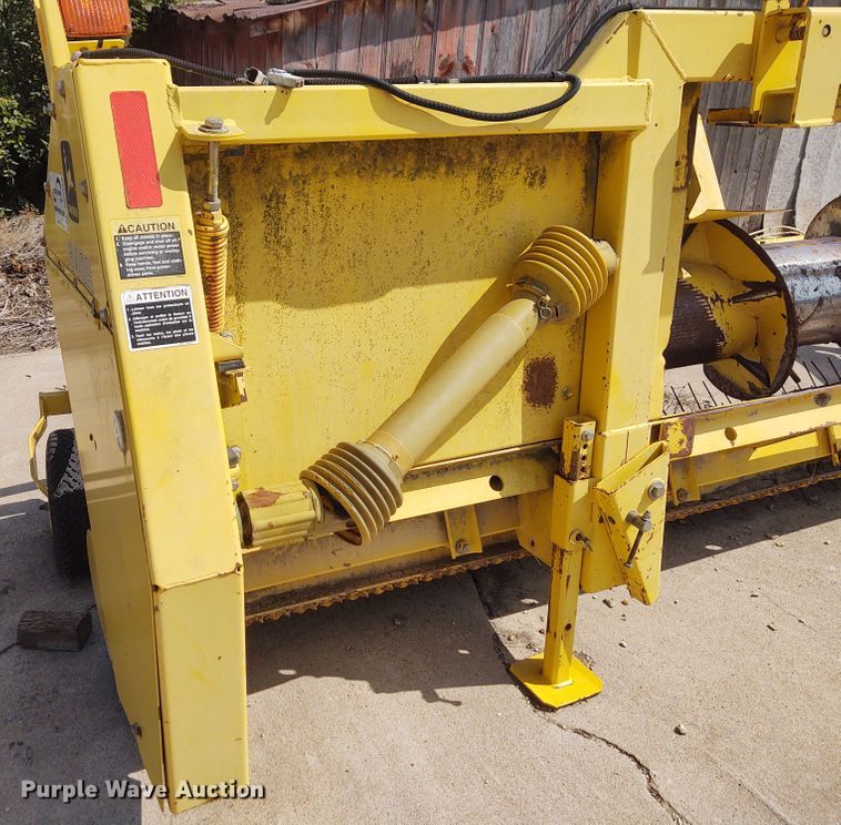 image for item DG3520 2001 John Deere 640A  pickup head