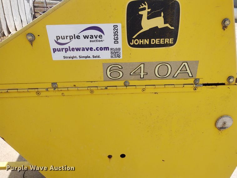 image for item DG3520 2001 John Deere 640A  pickup head