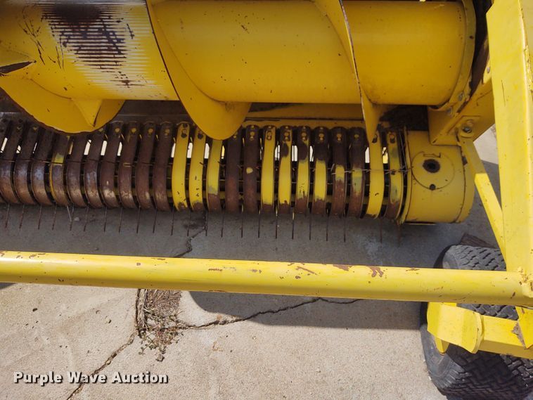 image for item DG3520 2001 John Deere 640A  pickup head