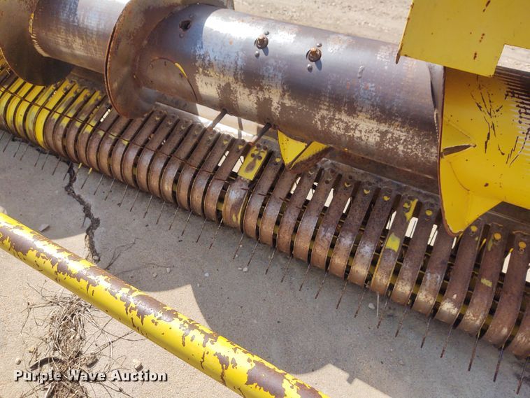 image for item DG3520 2001 John Deere 640A  pickup head