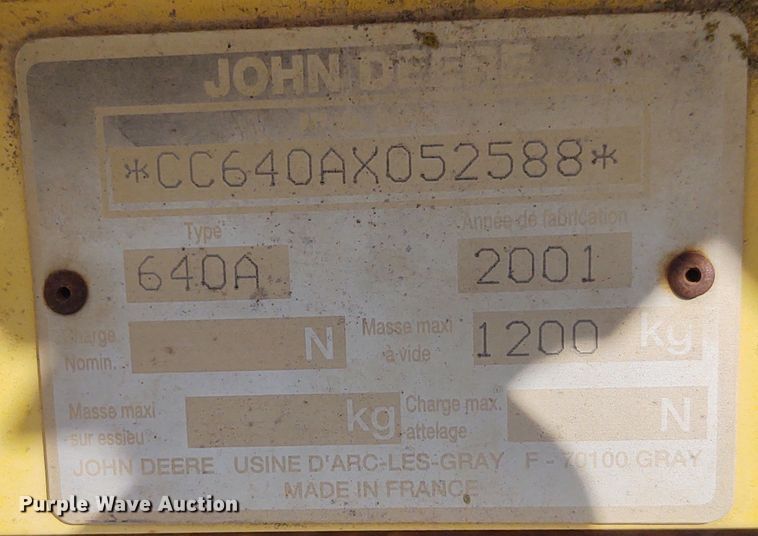 image for item DG3520 2001 John Deere 640A  pickup head