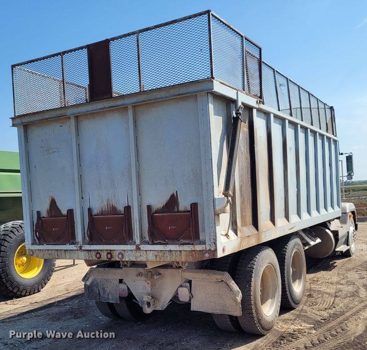 image for item DG3523 1992 Freightliner FLD120  silage truck