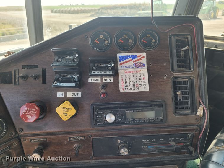 image for item DG3523 1992 Freightliner FLD120  silage truck