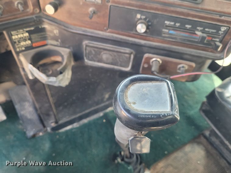 image for item DG3523 1992 Freightliner FLD120  silage truck