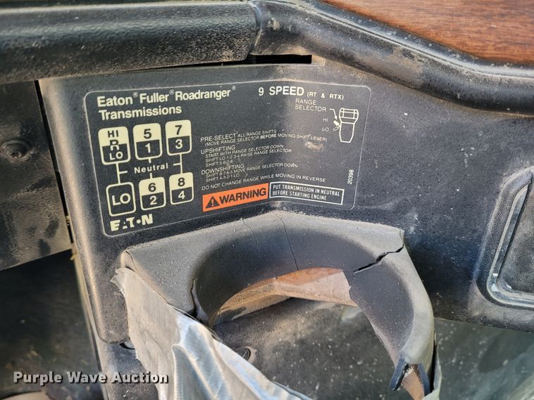 image for item DG3523 1992 Freightliner FLD120  silage truck