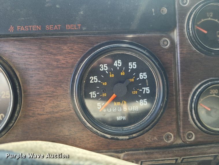 image for item DG3523 1992 Freightliner FLD120  silage truck