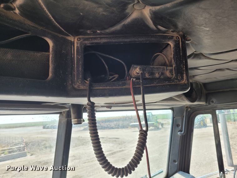 image for item DG3523 1992 Freightliner FLD120  silage truck