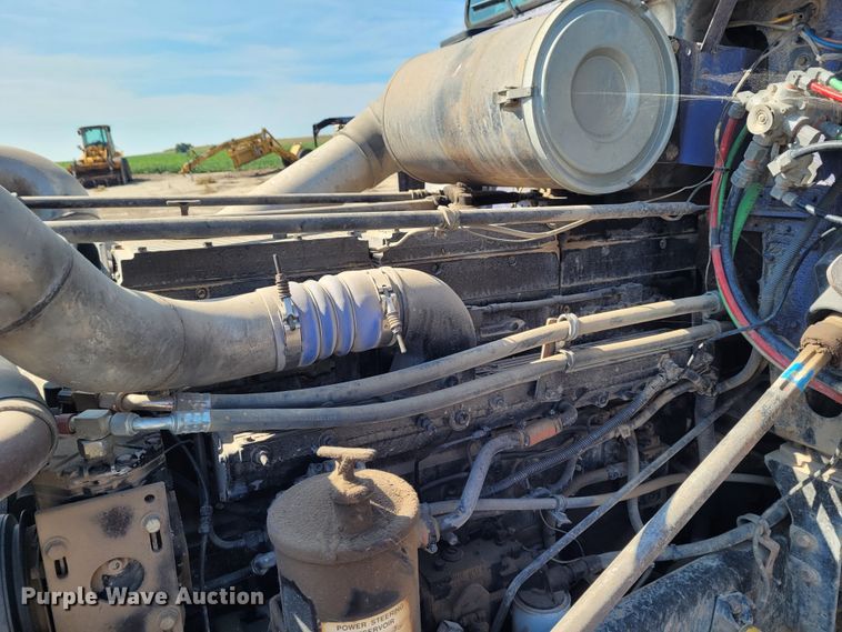 image for item DG3523 1992 Freightliner FLD120  silage truck