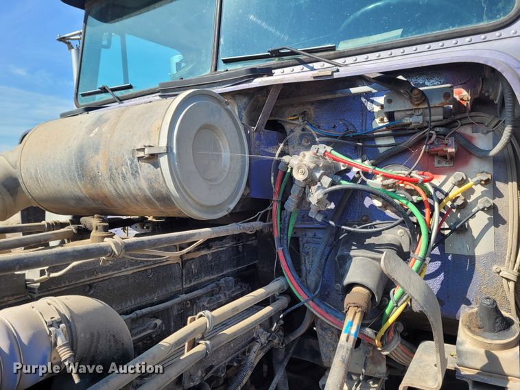 image for item DG3523 1992 Freightliner FLD120  silage truck