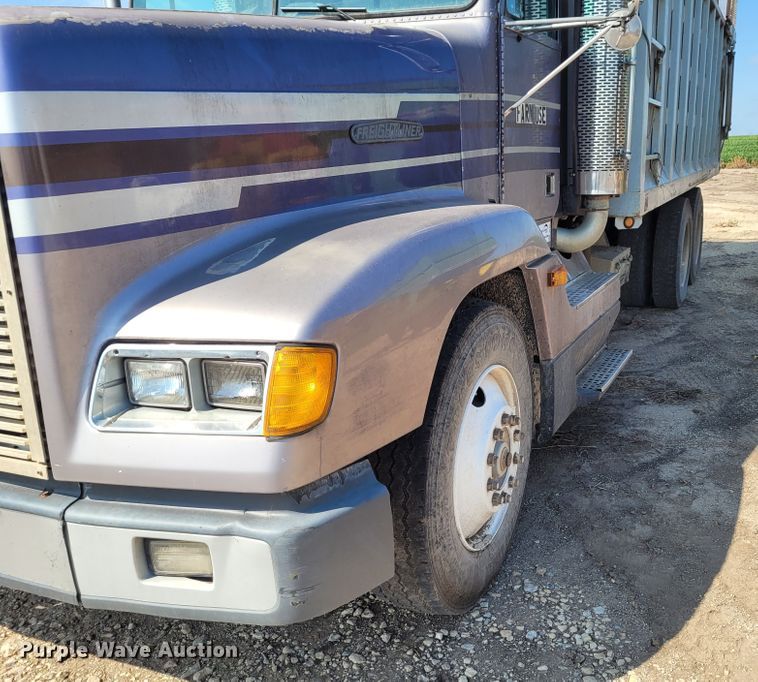 image for item DG3523 1992 Freightliner FLD120  silage truck
