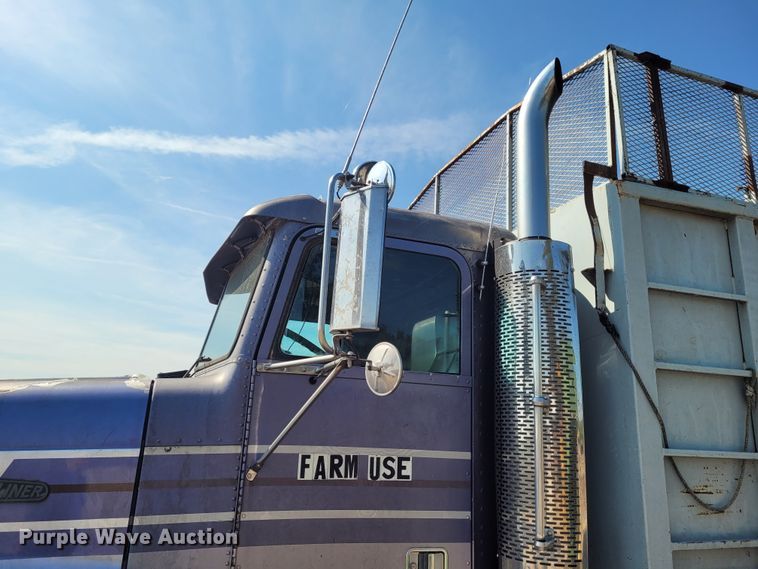 image for item DG3523 1992 Freightliner FLD120  silage truck