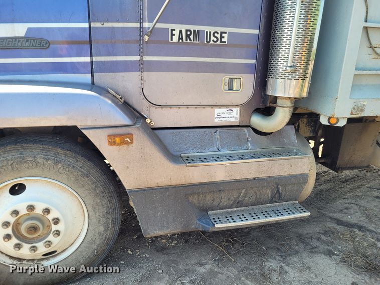 image for item DG3523 1992 Freightliner FLD120  silage truck
