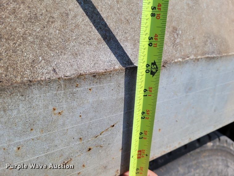 image for item DG3523 1992 Freightliner FLD120  silage truck