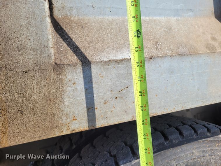 image for item DG3523 1992 Freightliner FLD120  silage truck