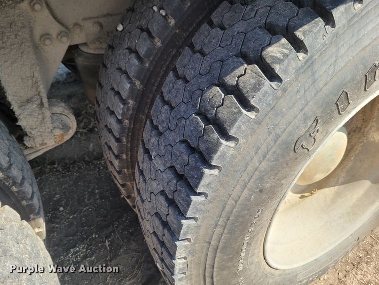 image for item DG3523 1992 Freightliner FLD120  silage truck