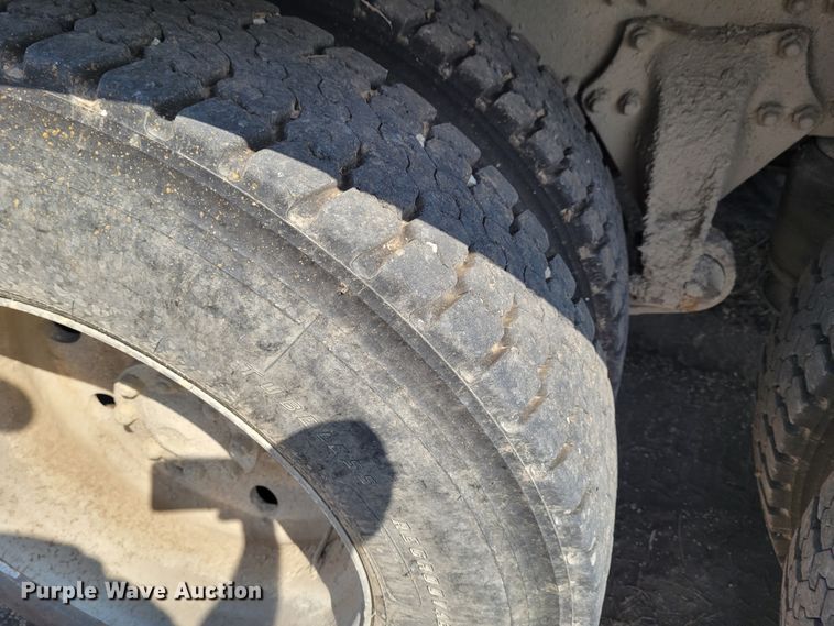 image for item DG3523 1992 Freightliner FLD120  silage truck