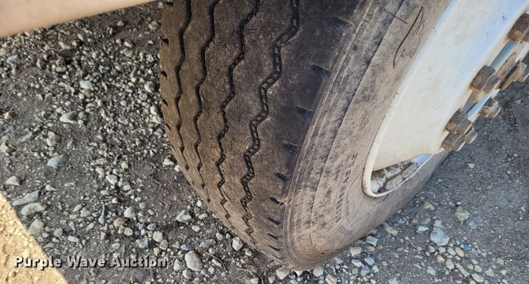 image for item DG3523 1992 Freightliner FLD120  silage truck