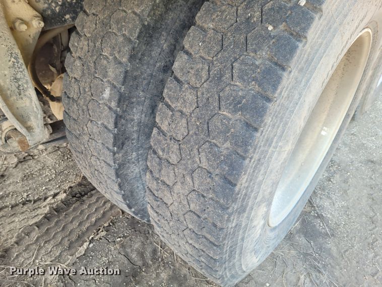 image for item DG3523 1992 Freightliner FLD120  silage truck