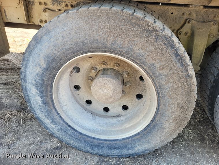 image for item DG3523 1992 Freightliner FLD120  silage truck