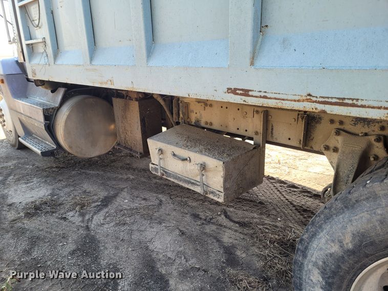 image for item DG3523 1992 Freightliner FLD120  silage truck