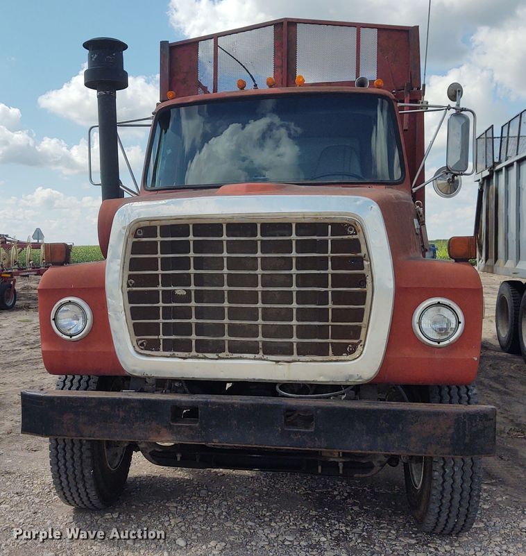 image for item DG3524 1981 Ford 8000  silage truck