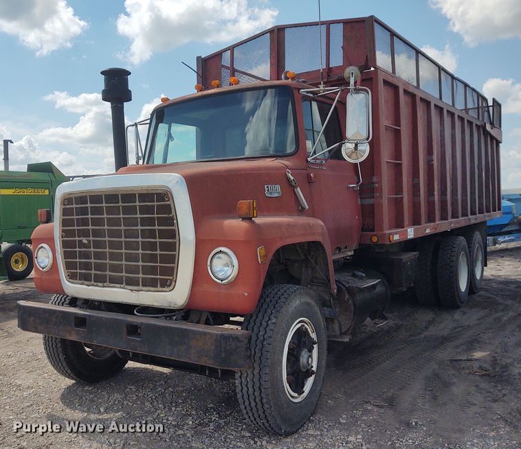 image for item DG3524 1981 Ford 8000  silage truck
