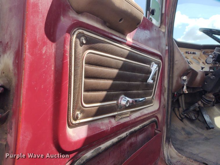 image for item DG3524 1981 Ford 8000  silage truck