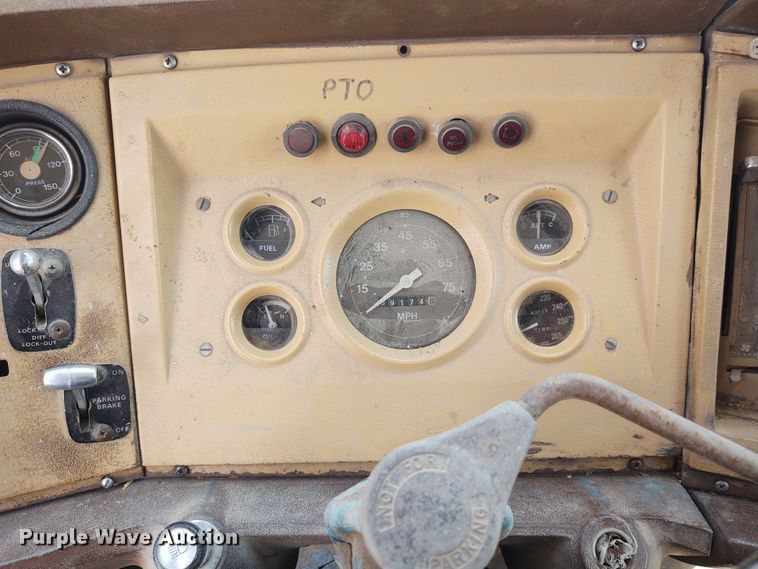 image for item DG3524 1981 Ford 8000  silage truck