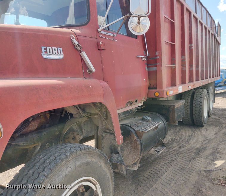 image for item DG3524 1981 Ford 8000  silage truck