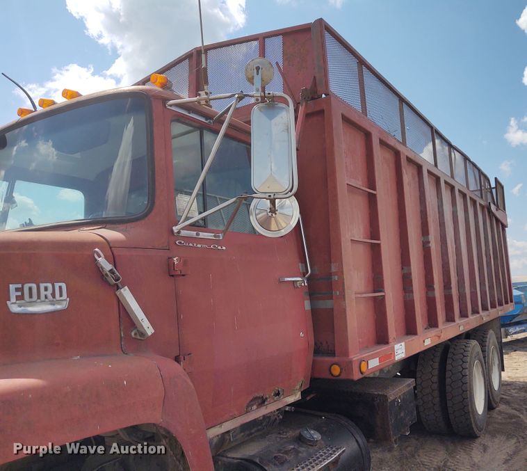 image for item DG3524 1981 Ford 8000  silage truck