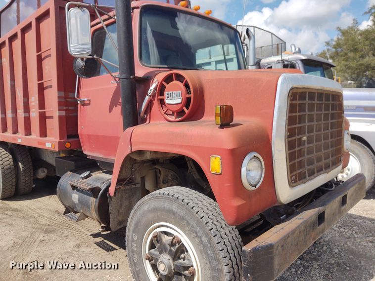 image for item DG3524 1981 Ford 8000  silage truck