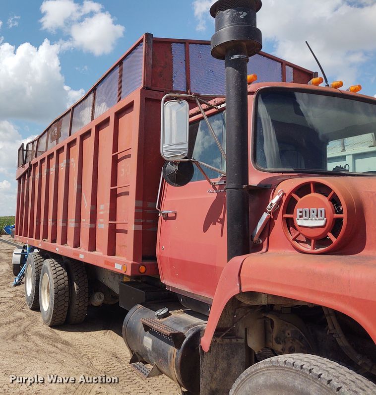 image for item DG3524 1981 Ford 8000  silage truck