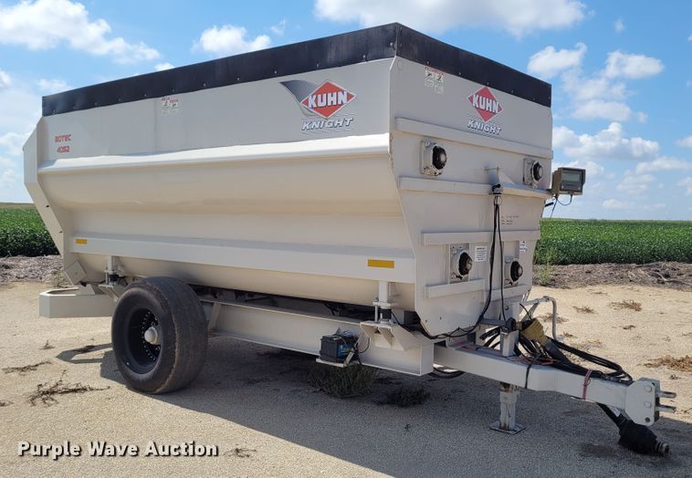 image for item DG3526 2015 Kuhn Knight 4052  feed mixer