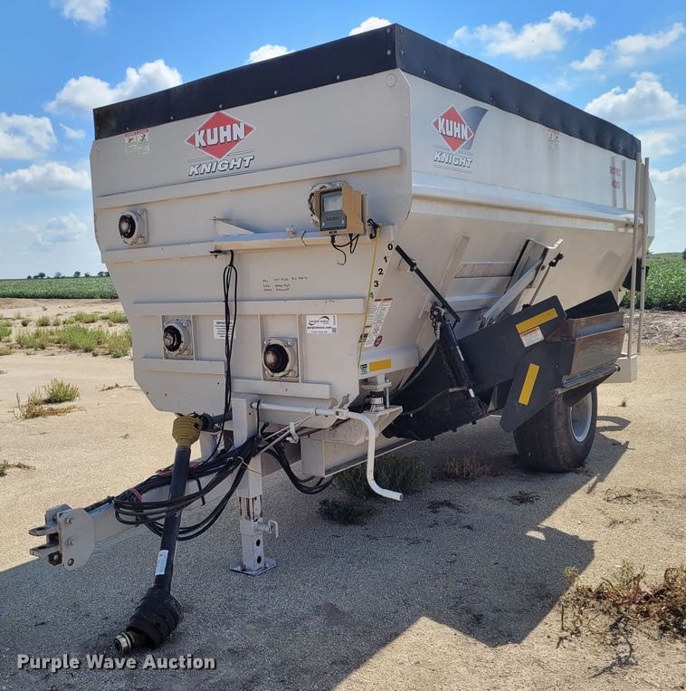 image for item DG3526 2015 Kuhn Knight 4052  feed mixer