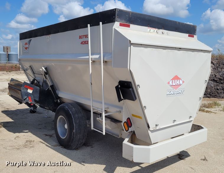 image for item DG3526 2015 Kuhn Knight 4052  feed mixer