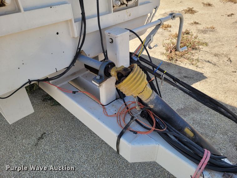 image for item DG3526 2015 Kuhn Knight 4052  feed mixer